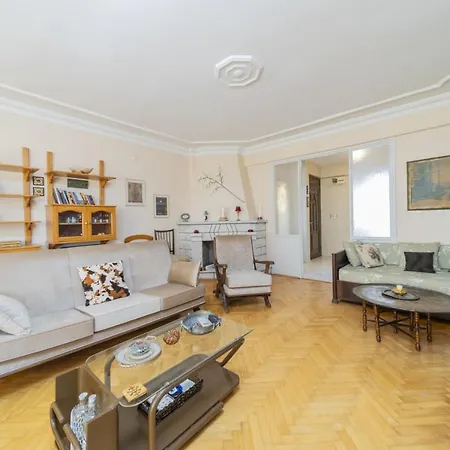 Apartment Flat W Balcony Fireplace 5 Min To Beach In