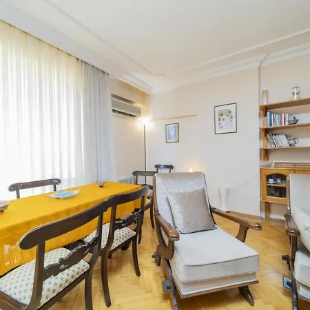 Apartment Flat W Balcony Fireplace 5 Min To Beach In *
