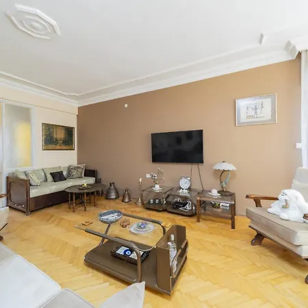 Flat W Balcony Fireplace 5 Min To Beach In *