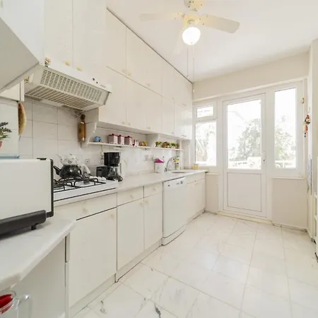 Apartment Flat W Balcony Fireplace 5 Min To Beach In *