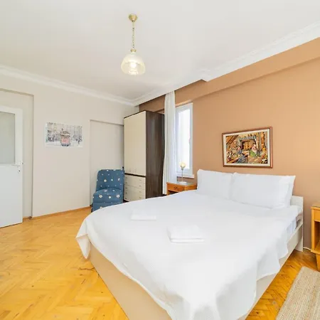 Flat W Balcony Fireplace 5 Min To Beach In Antalya