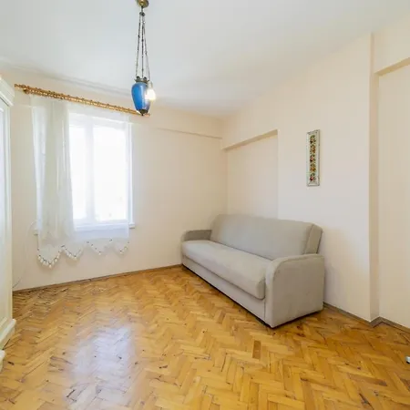 Apartment Flat W Balcony Fireplace 5 Min To Beach In *