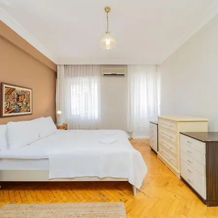 Apartment Flat W Balcony Fireplace 5 Min To Beach In