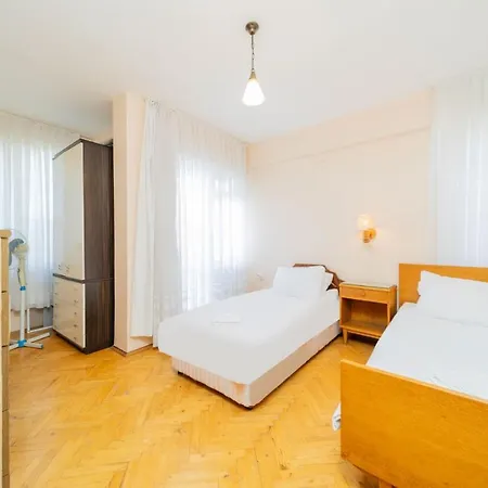Flat W Balcony Fireplace 5 Min To Beach In *